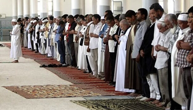 Kisah Hikmah Ubaidillah bin Umar Al-Qawariry tentang Shalat Berjamaah