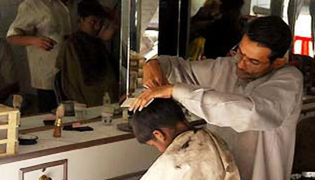Kisah Ulama Besar Belajar Pada Tukang Cukur Rambut